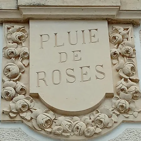 Pluie De Roses Royan